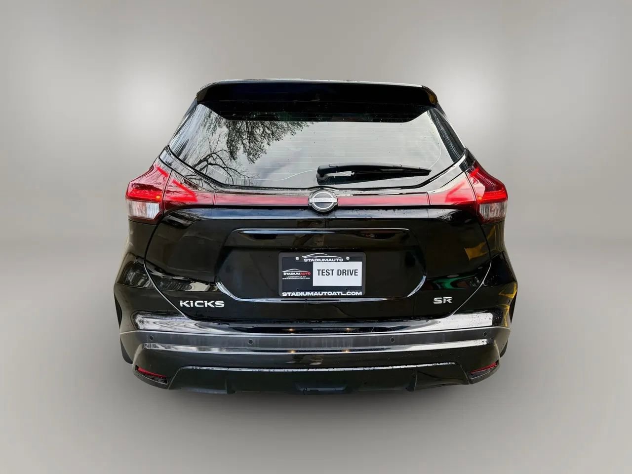 Used 2022 Nissan Kicks SR w/ Interior Electronics Package FWD image 4