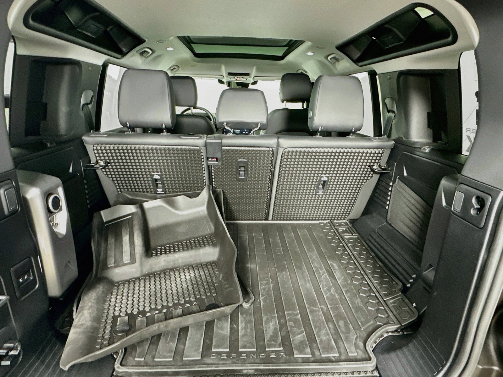 New 2026 Land Rover Defender 110 S AWD/4WD image 40