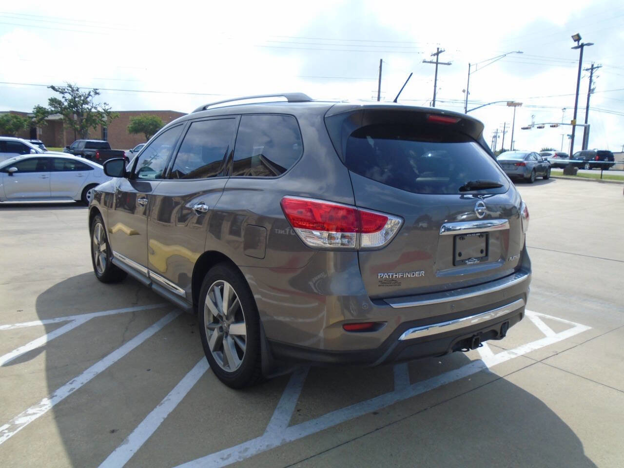 Used 2014 Nissan Pathfinder Platinum w/ Platinum Premium Package FWD image 7