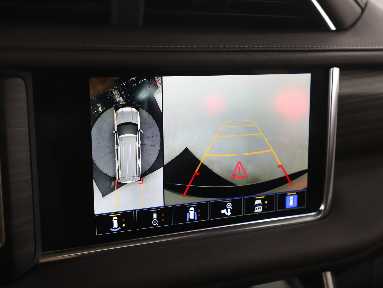 Used 2022 GMC Yukon XL Denali w/ Denali Ultimate Package image 25