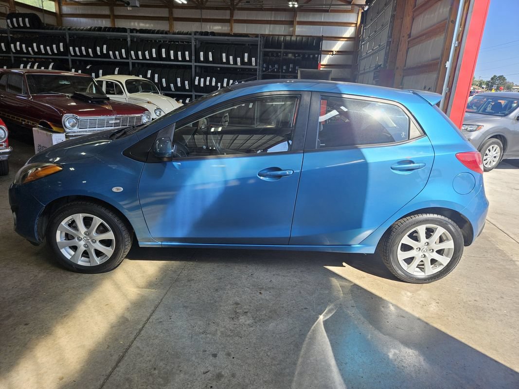 Used 2011 MAZDA MAZDA2 Touring FWD image 5