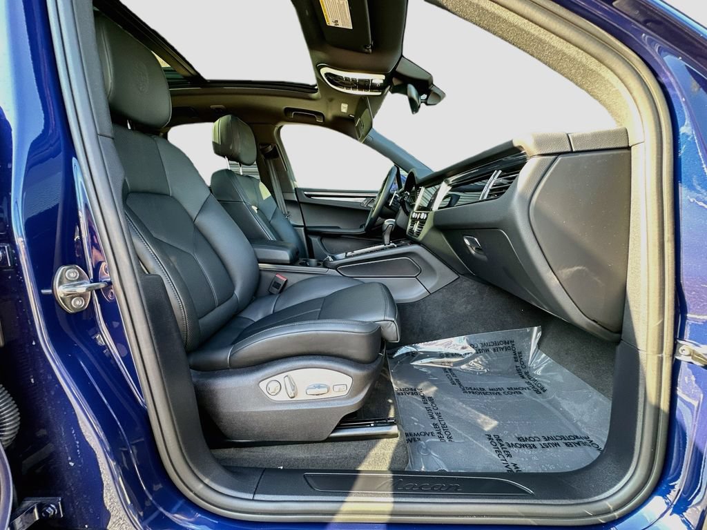 Certified 2026 Porsche Macan AWD/4WD image 30