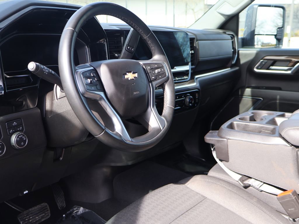 Used 2024 Chevrolet Silverado 2500 LT image 21
