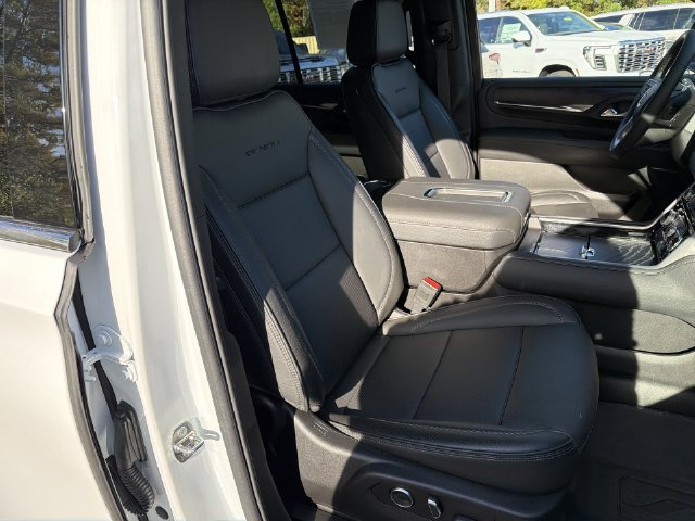 Used 2023 GMC Yukon Denali w/ LPO, Floor Liner Package AWD/4WD image 28