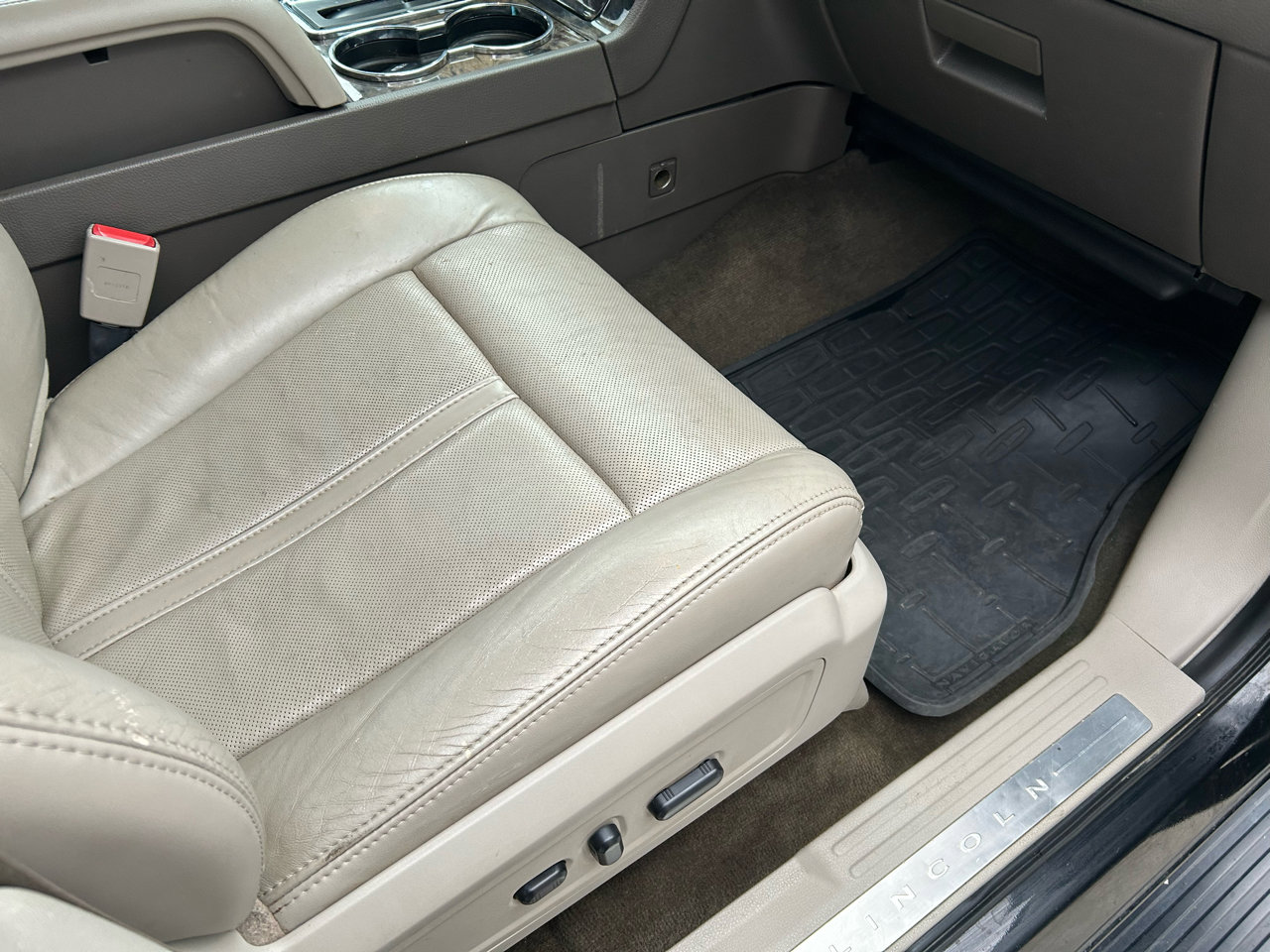 Used 2015 Lincoln Navigator L 4WD image 11