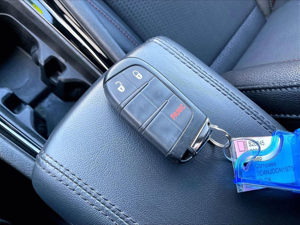 Used 2025 Jeep Compass Trailhawk image 27