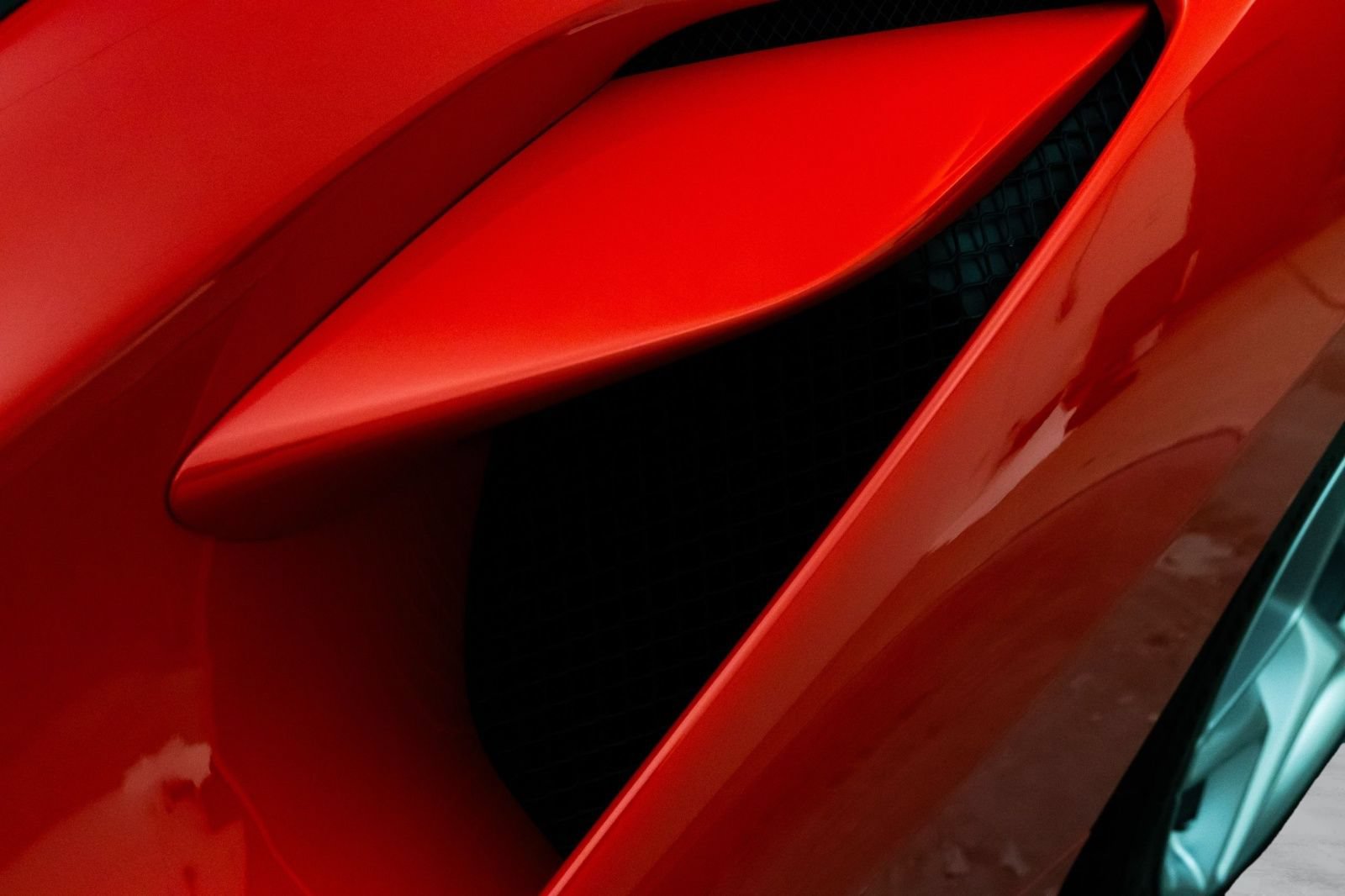 Used 2021 Ferrari F8 Tributo RWD image 23