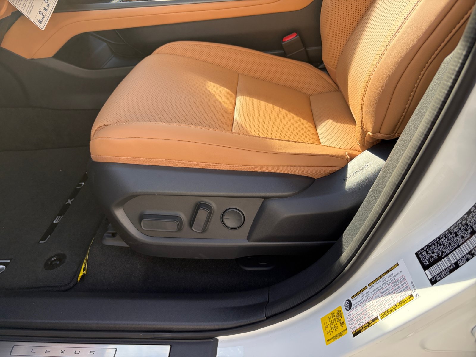 New 2026 Lexus ES 350h AWD image 14