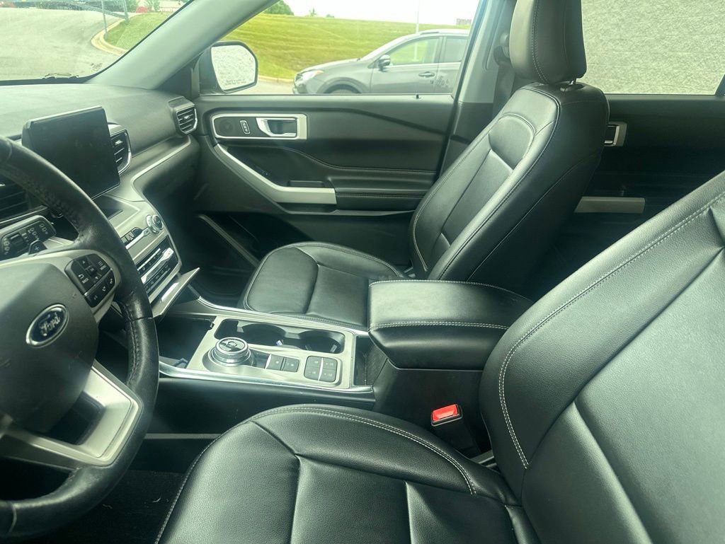Used 2021 Ford Explorer XLT w/ Equipment Group 202A RWD image 9