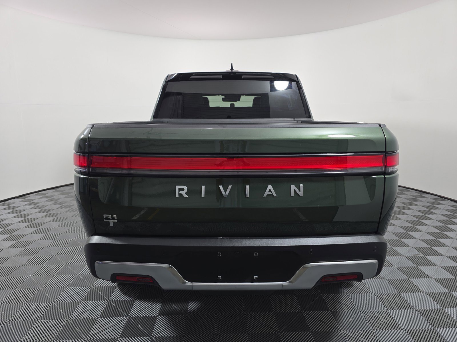Used 2025 Rivian R1T Adventure AWD/4WD image 4