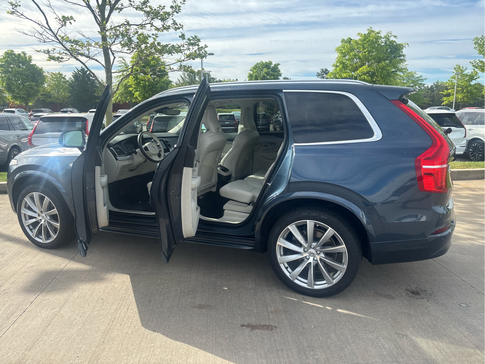 Used 2023 Volvo XC90 B5 Core w/ Protection Package Premier AWD/4WD image 28