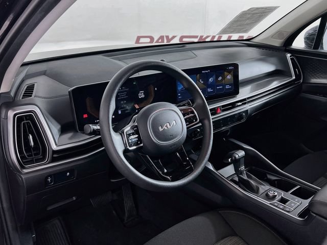 Used 2025 Kia Sorento LX FWD image 33