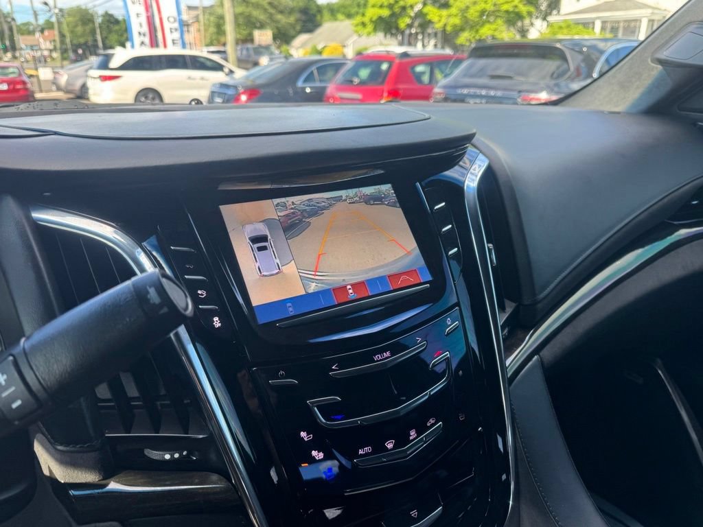 Used 2018 Cadillac Escalade Platinum AWD/4WD image 39