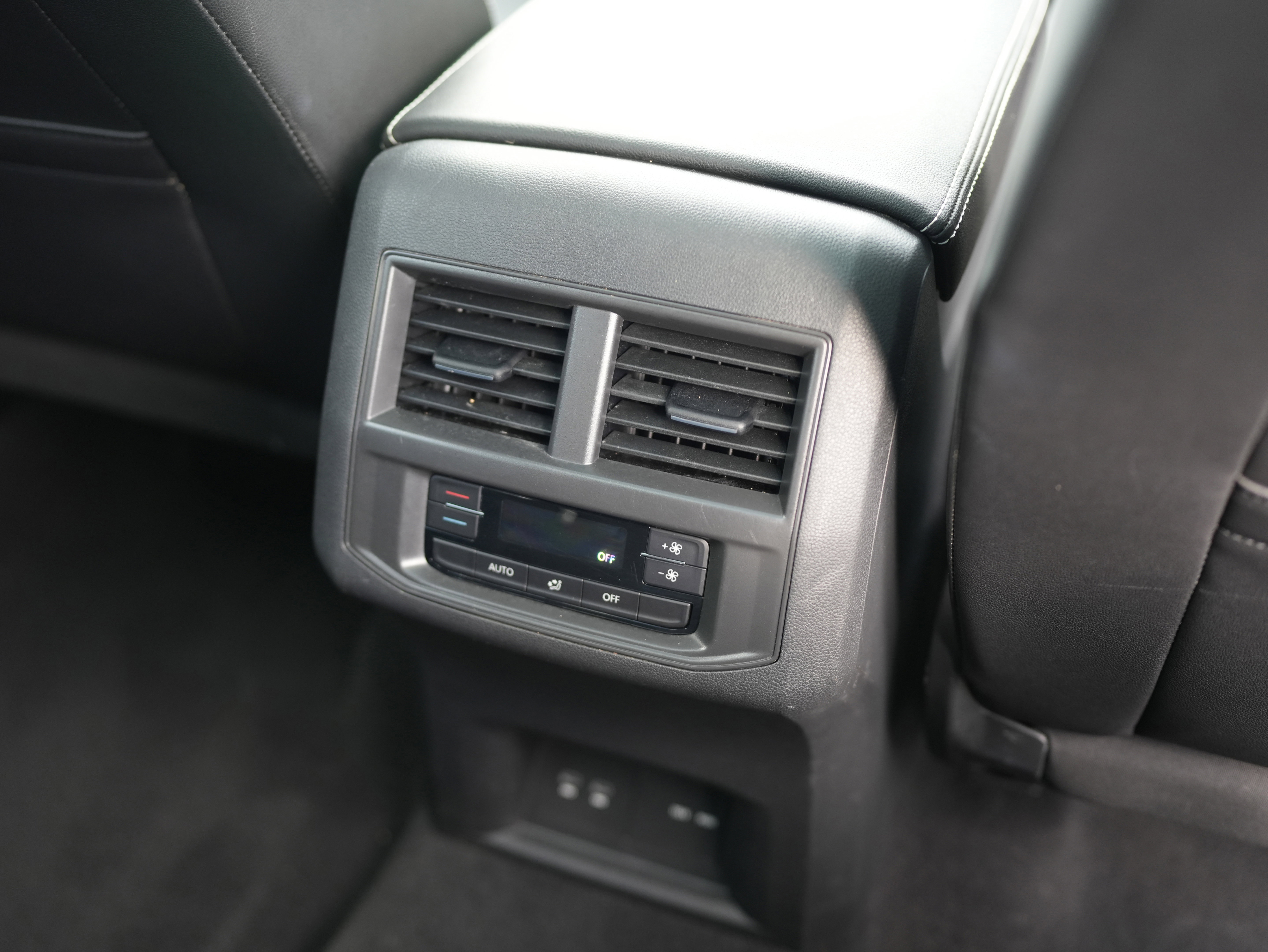 Certified 2023 Volkswagen Atlas SE w/ Panoramic Sunroof Package image 30