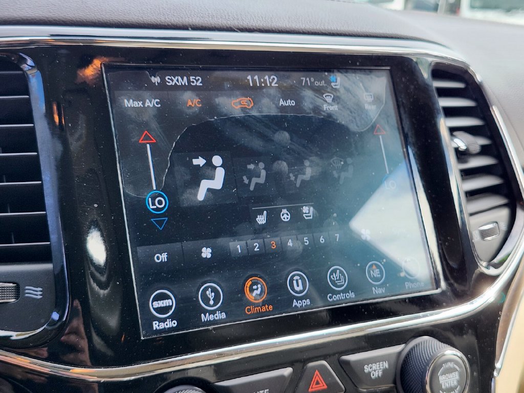 Used 2019 Jeep Grand Cherokee Overland AWD/4WD image 23