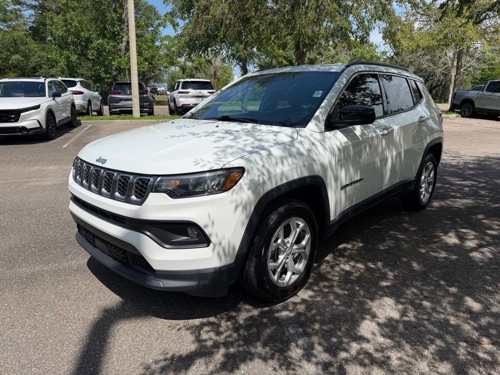Used 2024 Jeep Compass Latitude AWD/4WD image 3