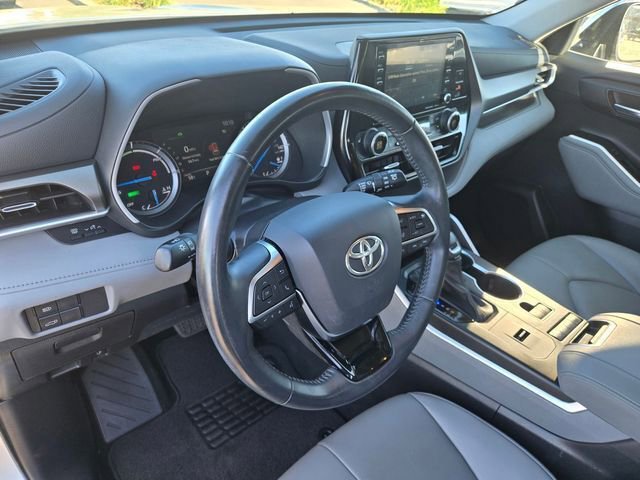 Used 2021 Toyota Highlander XLE image 14