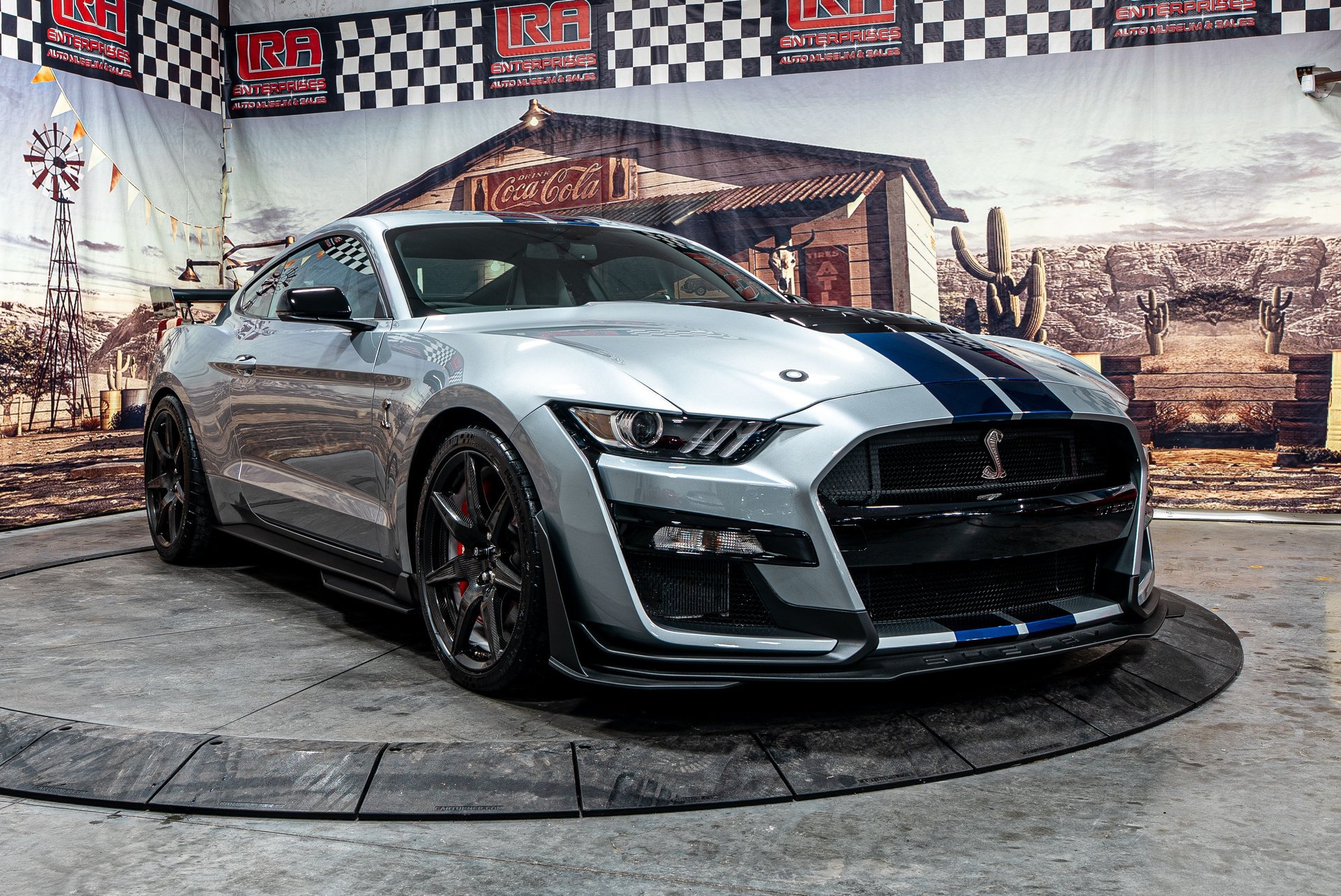 Used 2022 Ford Mustang Shelby GT500 w/ Carbon Fiber Track Pack RWD image 1