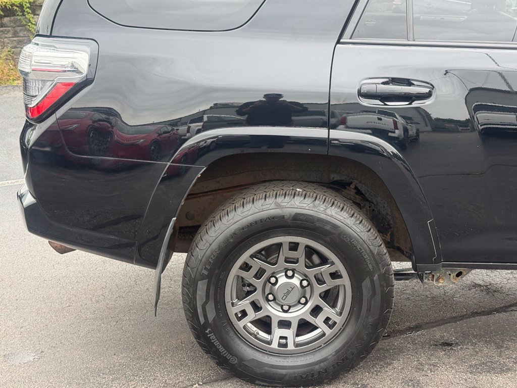 Certified 2020 Toyota 4Runner Venture w/ Moonroof Package AWD/4WD image 9
