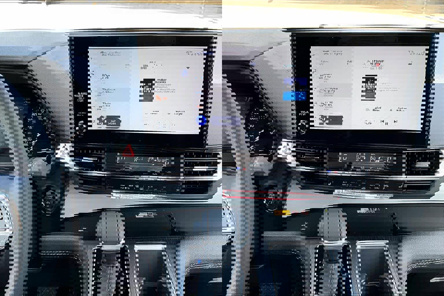 Used 2026 Toyota Sienna XLE image 7