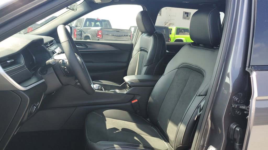 New 2025 Jeep Grand Cherokee L Altitude image 21