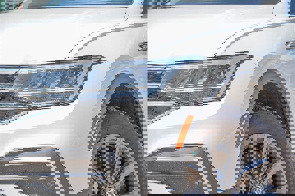 New 2024 Volkswagen Tiguan SE image 3