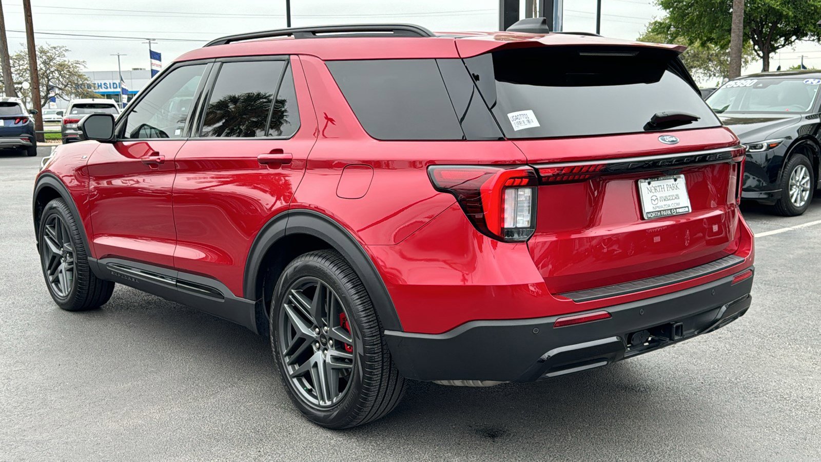 Used 2025 Ford Explorer ST-Line w/ Premium Package image 6