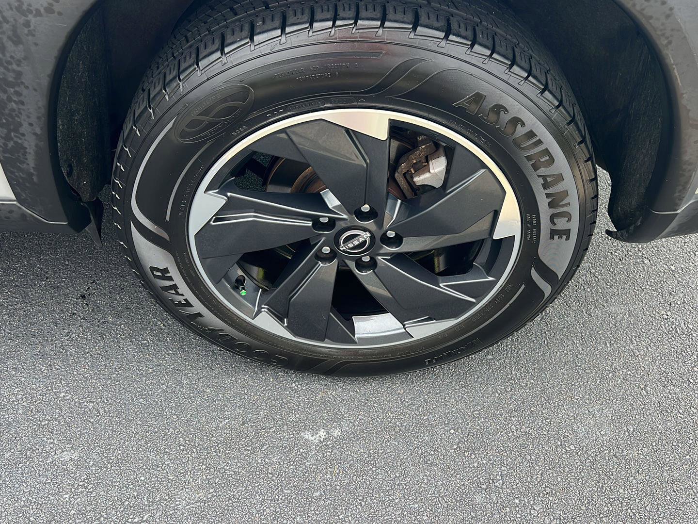 Used 2024 Nissan Rogue SV image 38