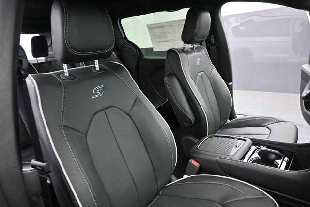 New 2027 Chrysler Pacifica Limited FWD image 24
