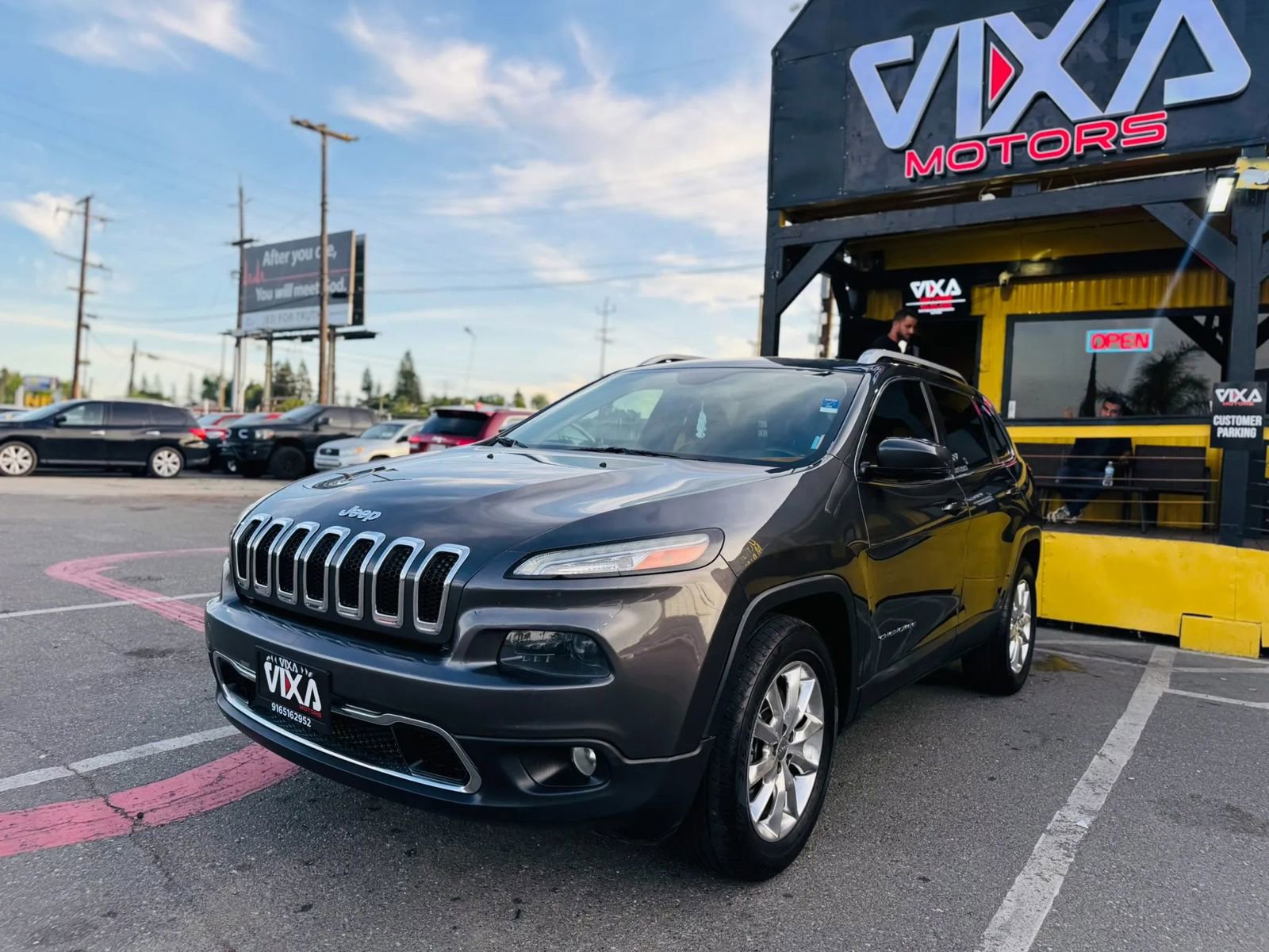 Used 2015 Jeep Cherokee Limited w/ Trailer Tow Group AWD/4WD image 1