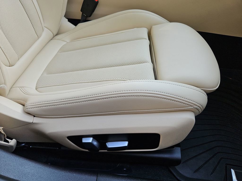 Used 2022 BMW 330i xDrive Sedan w/ Premium Package 2 AWD/4WD image 28
