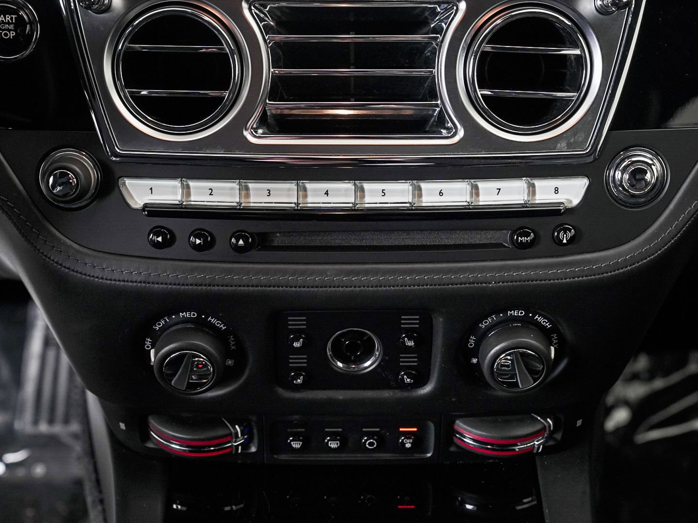 Used 2020 Rolls-Royce Dawn image 35