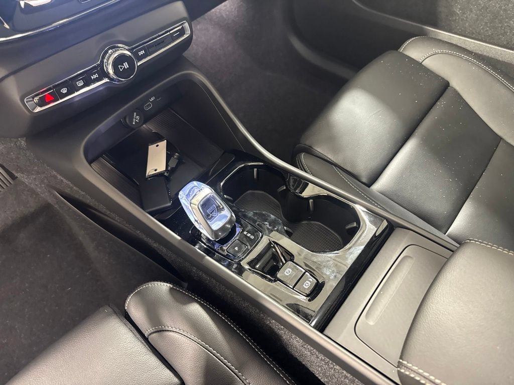 New 2026 Volvo XC40 B5 Plus w/ Climate Package AWD/4WD image 14