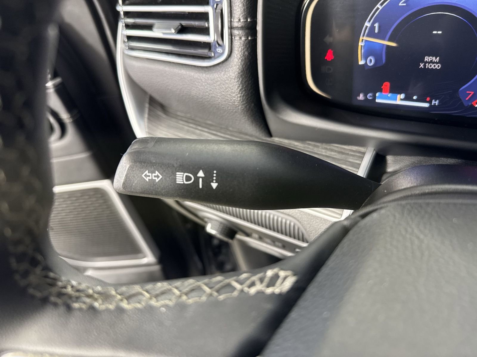 Used 2024 Jeep Wagoneer Series II w/ Flexible Seating Group image 15