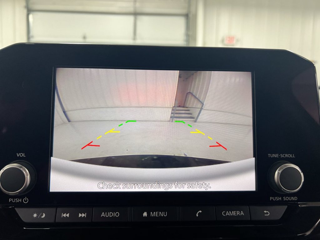 Used 2024 Nissan Pathfinder SV FWD image 15