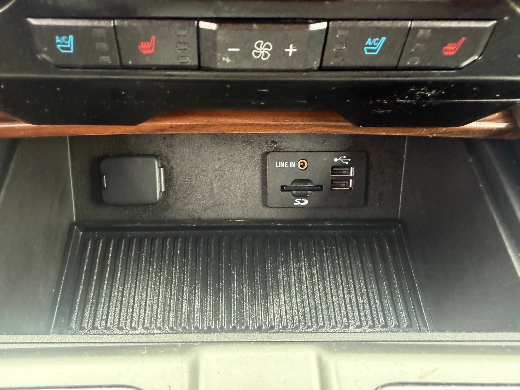 Used 2015 Ford F150 Lariat w/ Equipment Group 501A Mid AWD/4WD image 23