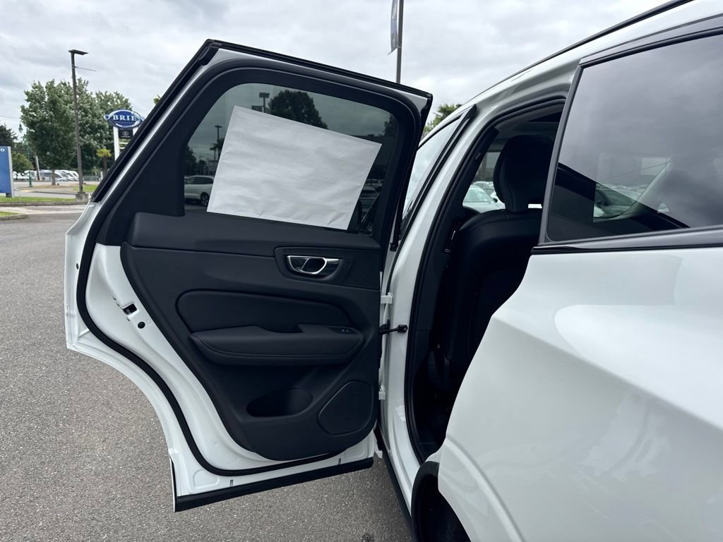 New 2026 Volvo XC60 T8 Ultra w/ Protection Package Premier AWD/4WD image 15