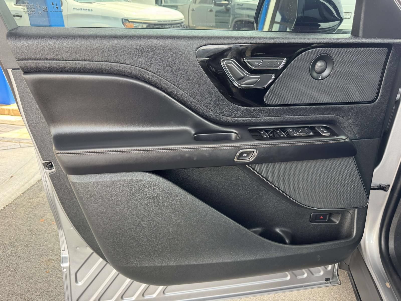 Used 2022 Lincoln Aviator Reserve w/ Elements Package Plus AWD/4WD image 21