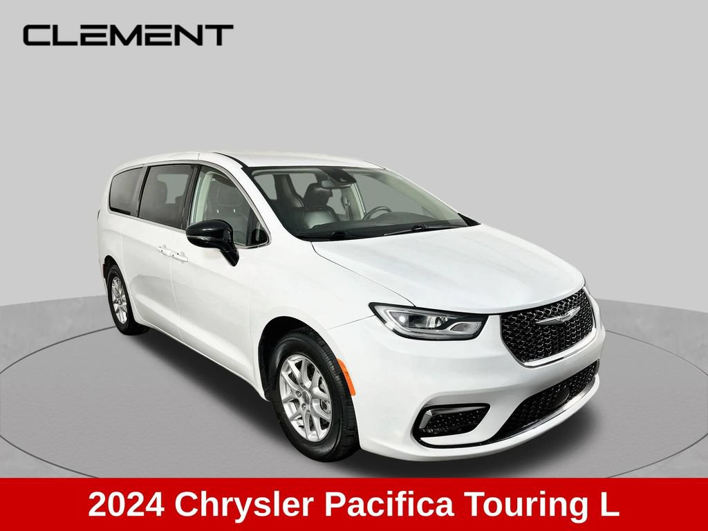 Used 2024 Chrysler Pacifica Touring-L FWD image 3