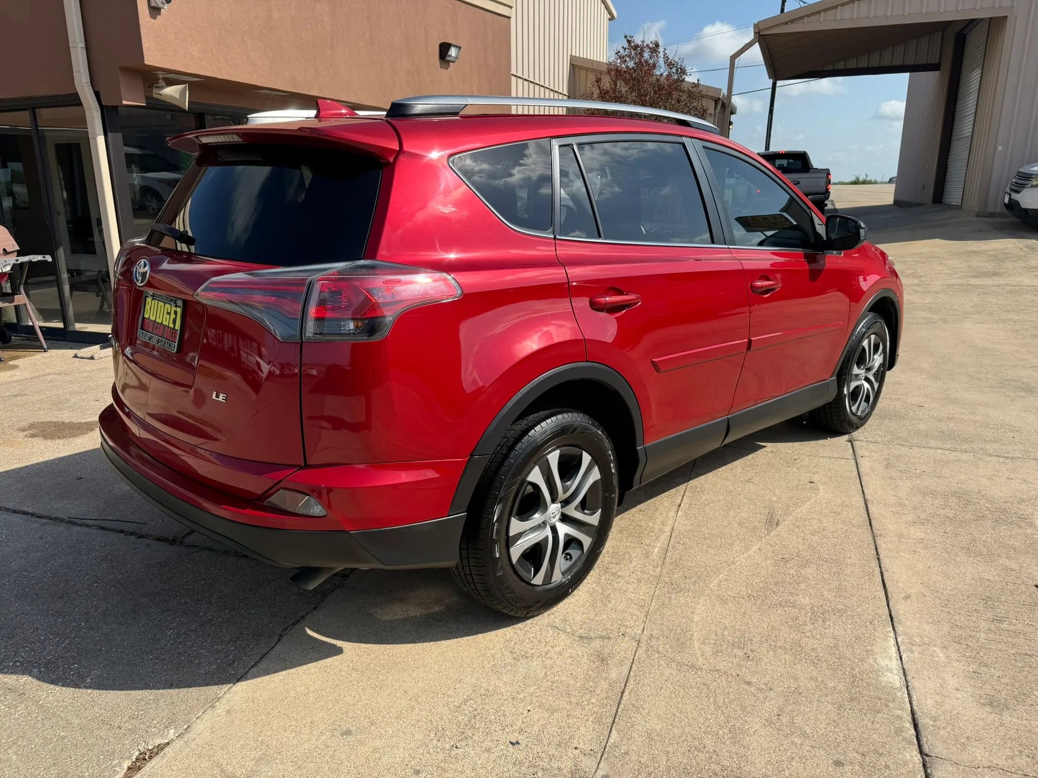 Used 2017 Toyota RAV4 LE FWD image 5