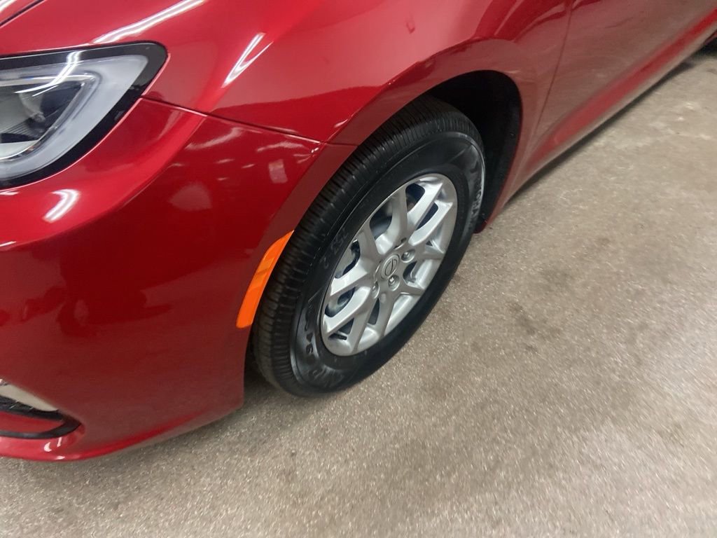 New 2026 Chrysler Pacifica Select image 5