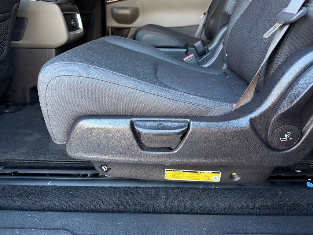 Used 2025 Kia Carnival LX image 17