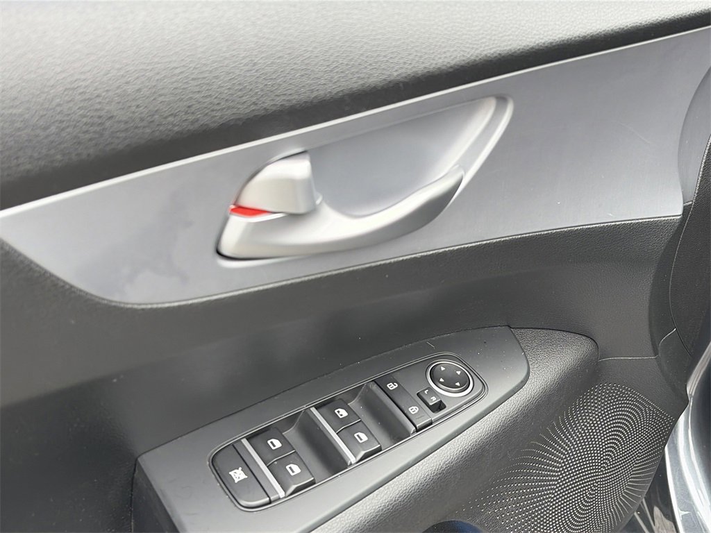 Used 2023 Kia Forte LXS w/ LXS Technology Package image 17