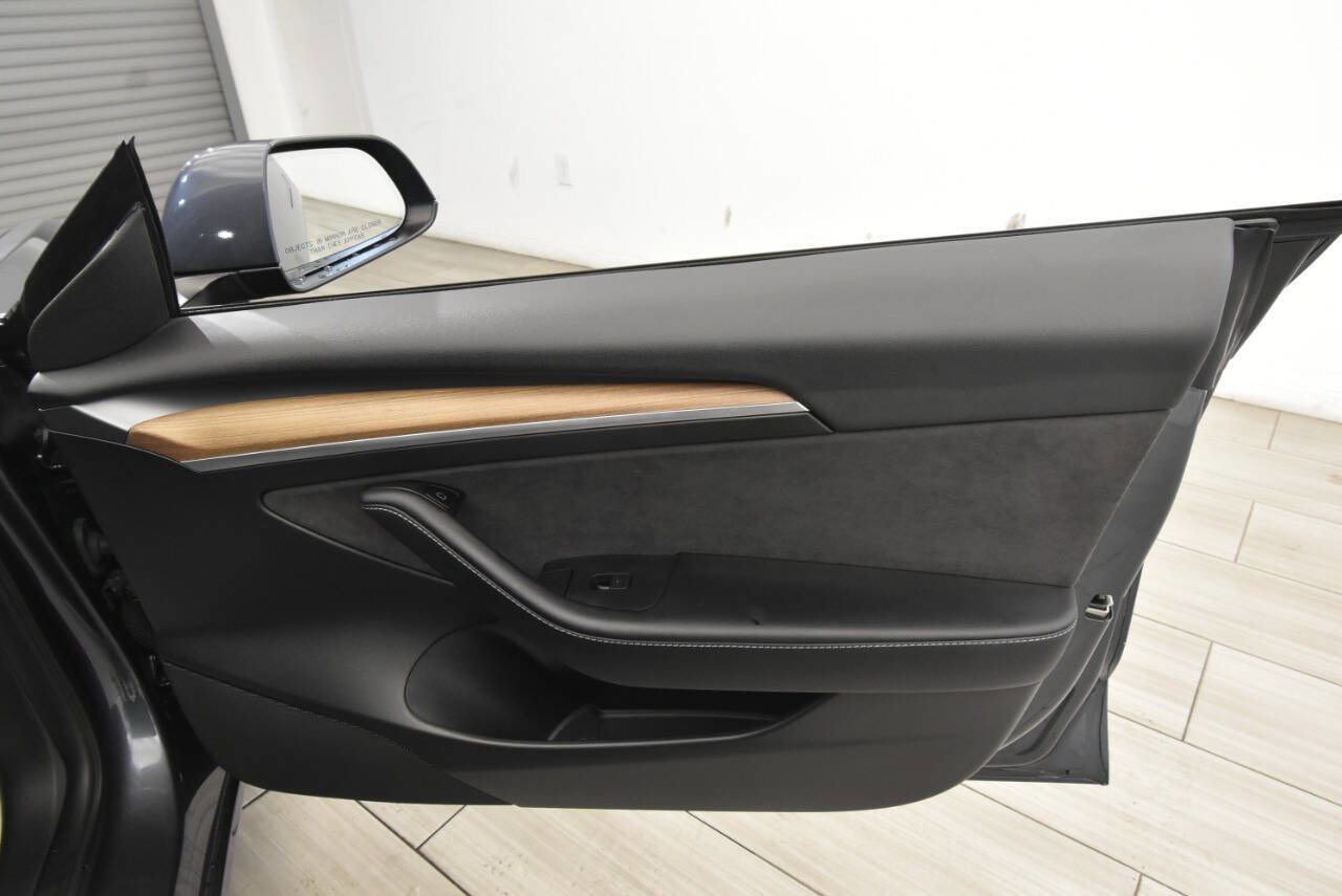 Used 2023 Tesla Model 3 Standard Range image 23