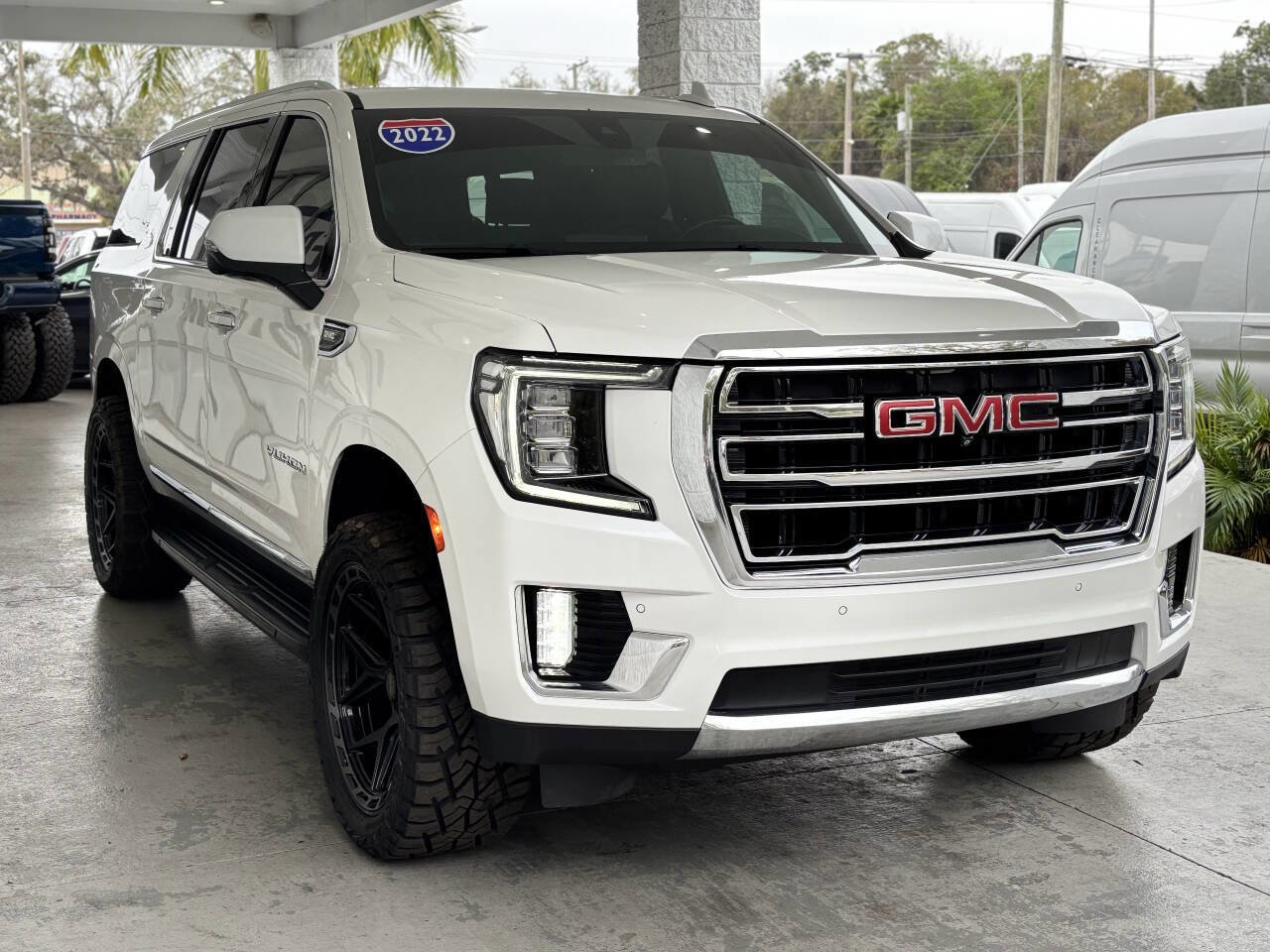 Used 2022 GMC Yukon XL SLT w/ SLT Luxury Package image 11