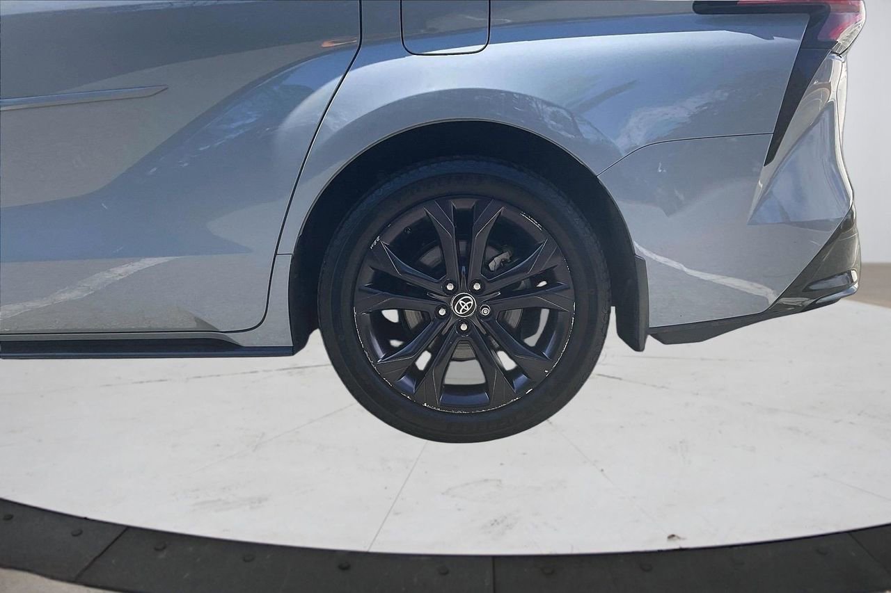 Used 2023 Toyota Sienna XSE image 37