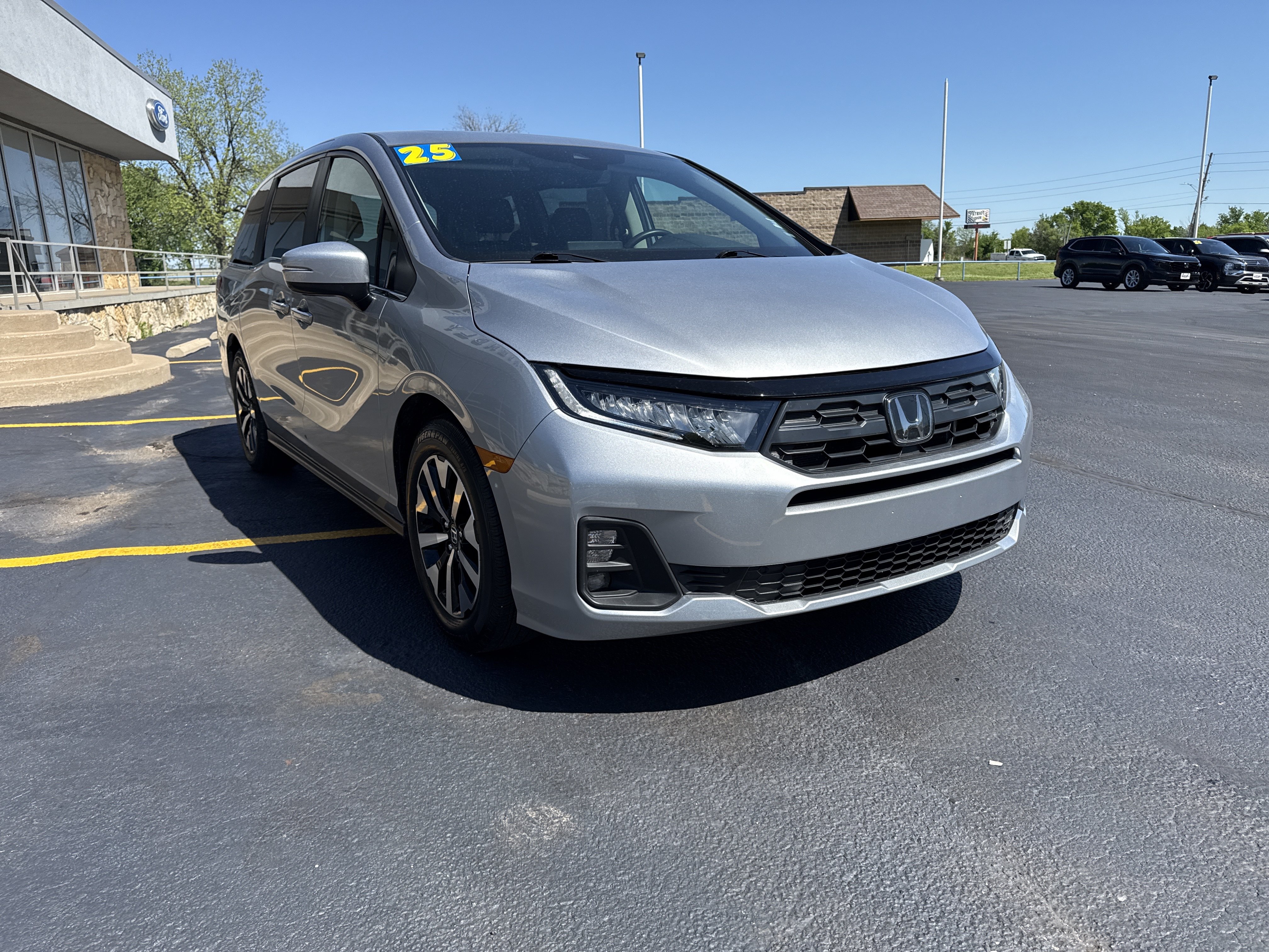 Used 2025 Honda Odyssey EX-L image 3