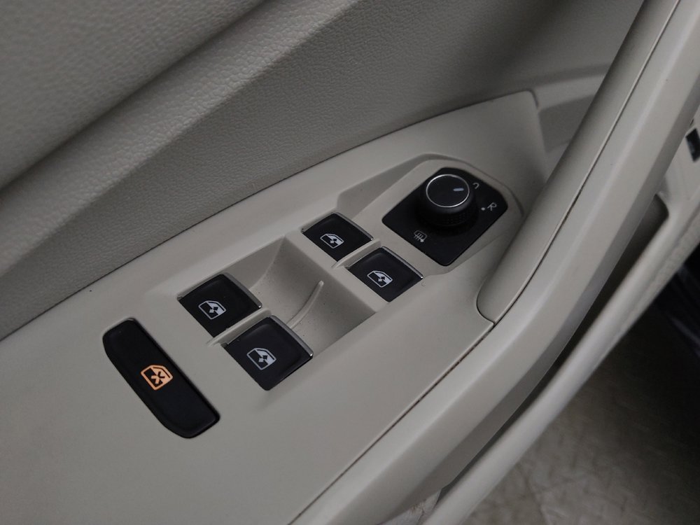 Used 2022 Volkswagen Jetta SE w/ Panoramic Sunroof Package image 27