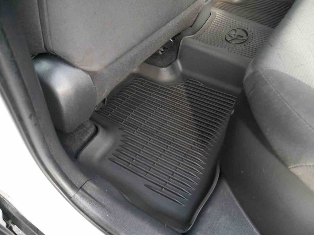 Used 2021 Toyota RAV4 XLE image 14