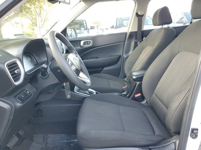 Used 2023 Hyundai Venue SE image 12